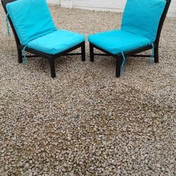 2 Patio Chairs With Cushions 