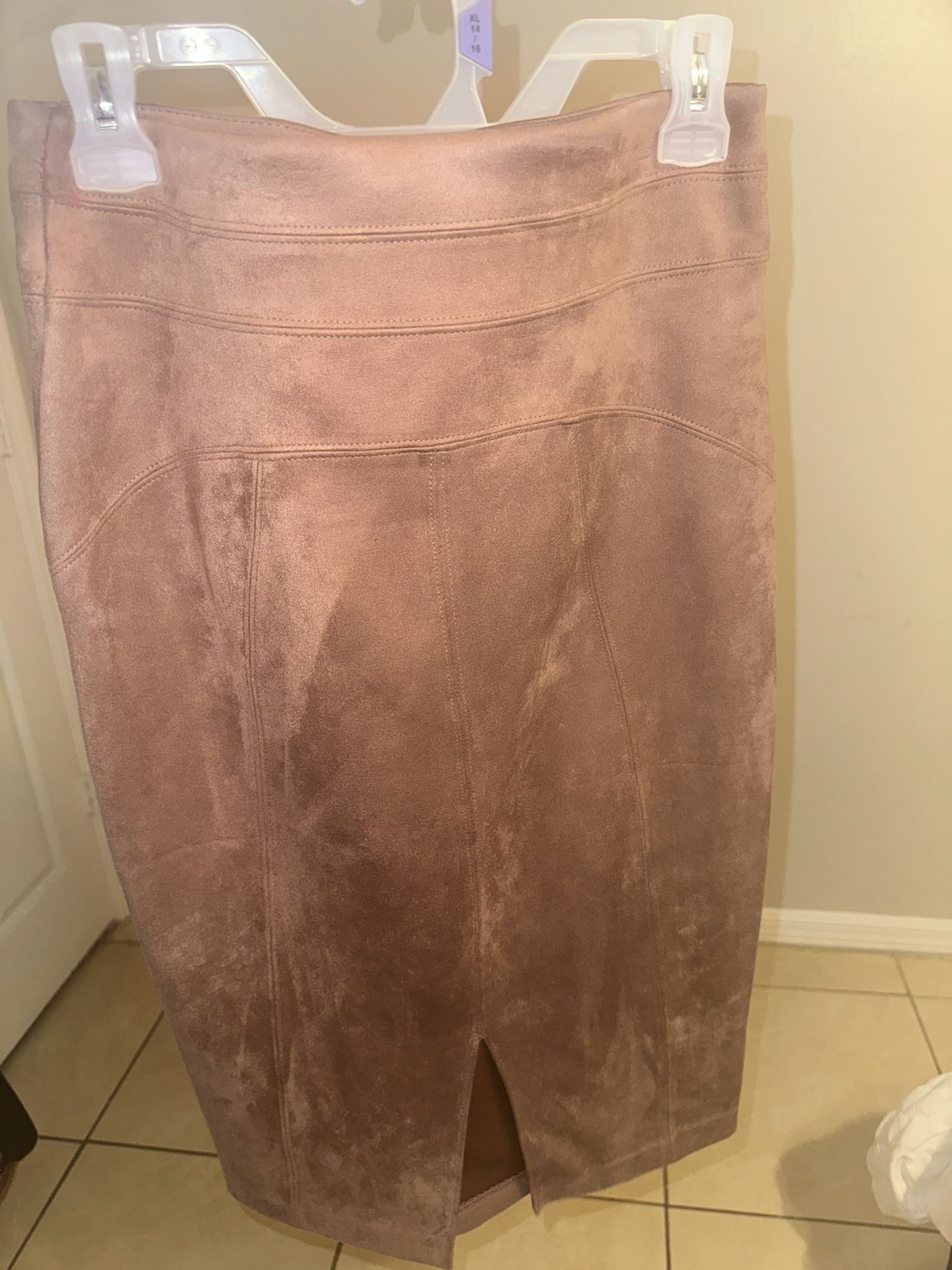 Brown suede midi skirt #glamour