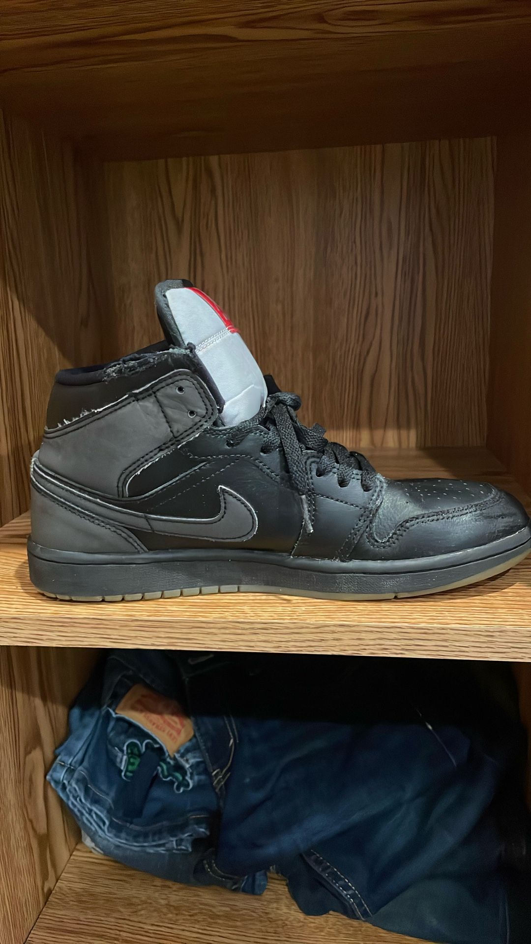 Jordan 1 Gym Shoes Size 9