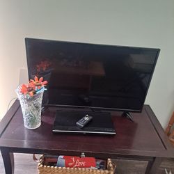 32 INCH TV  DVD PLAYER