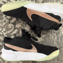 Girl’s Nike Team Hustle D 10 ( Size : 5Y )