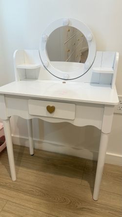 Kid vanity table