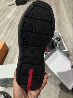 Black Pradas 42/2