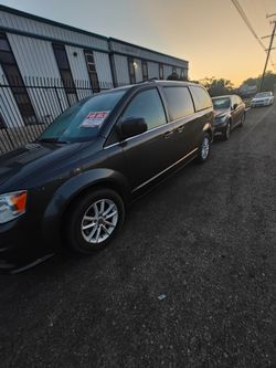 2018 Dodge Grand Caravan SXT – Clean, FlexFuel + TOW HITCH Package!