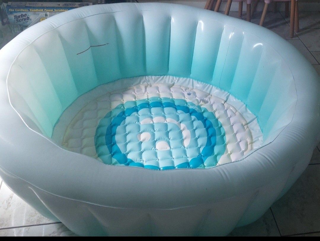 Grls Summing, Pool