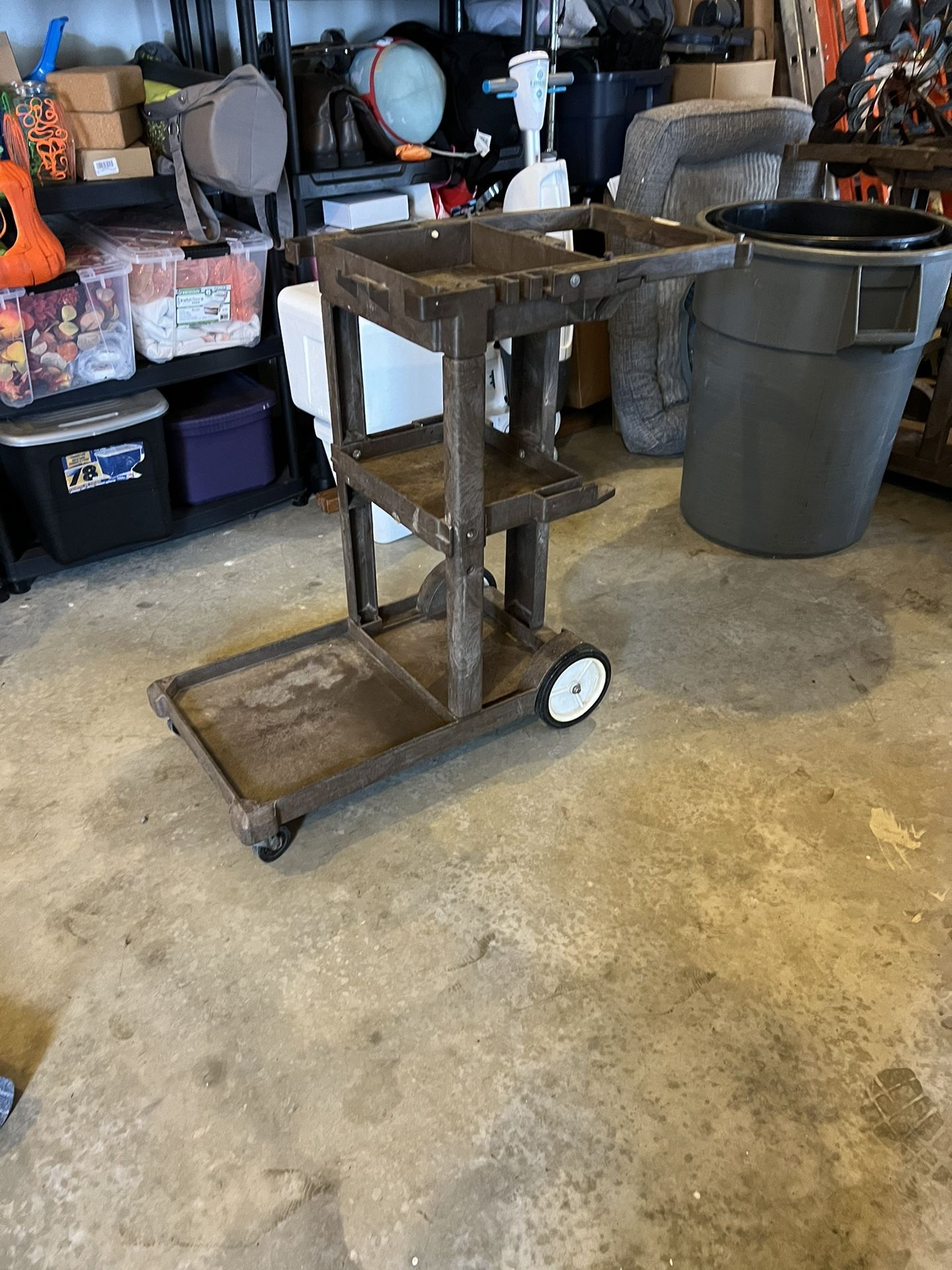 Rubbermaid Janitor Cart