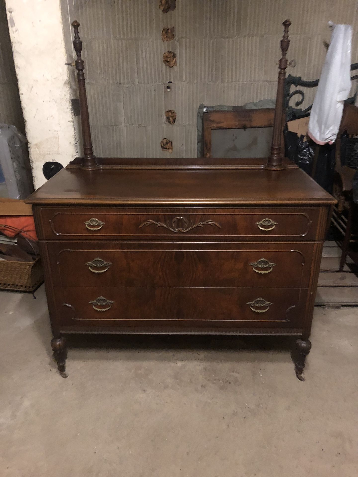 Vintage 3 Drawer W/Mirror