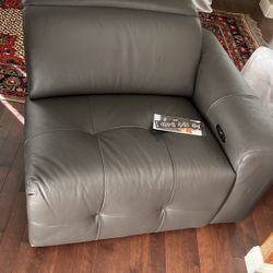 Chateau D'ax  Leather couch Recliner