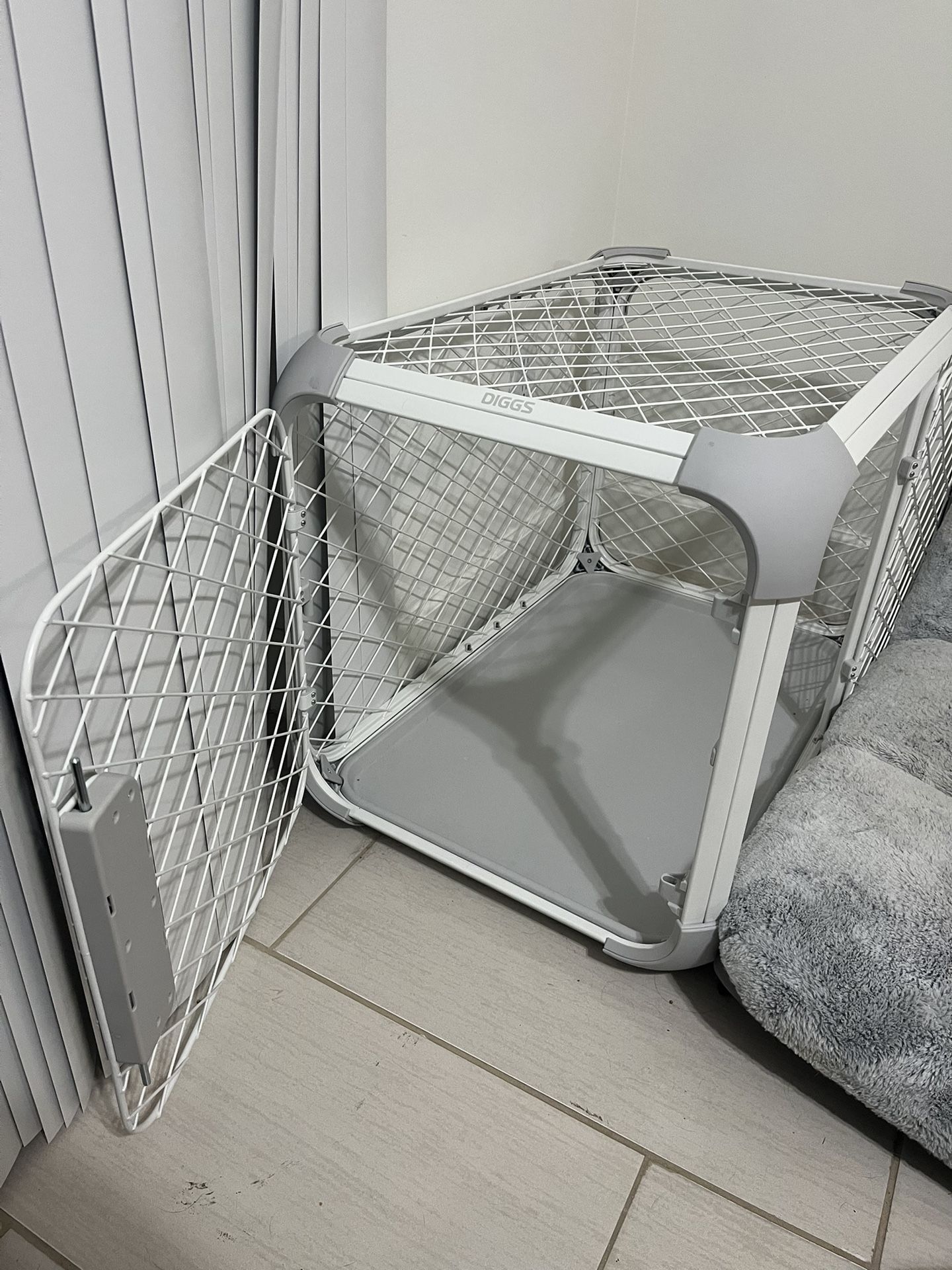 Diggs Evolv Intermediate Dog Crate