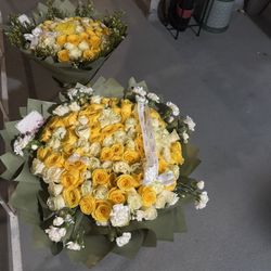Yellow And White Bouquets  50 And 100 Count 