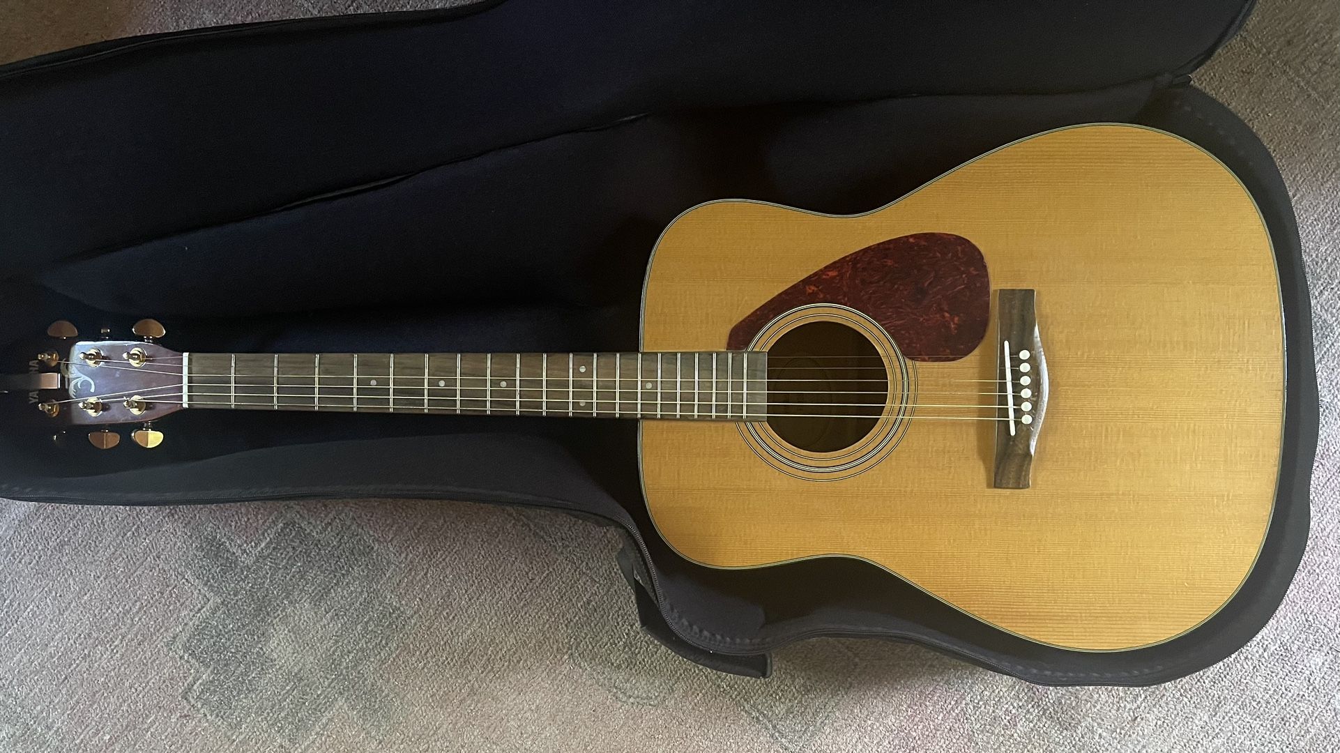 Yamaha Acoustic Guitar