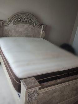 Queen wood bedroom furniture