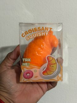 Crunchy croissant squishy