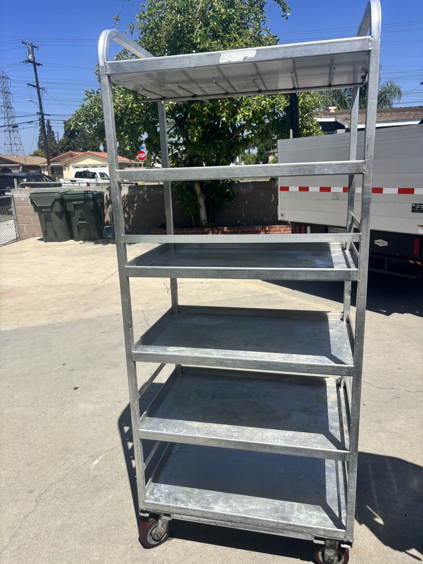 Raka De Aluminio Buenas Condiciónes Mide 31x21x74 De Alta $80 Firmes