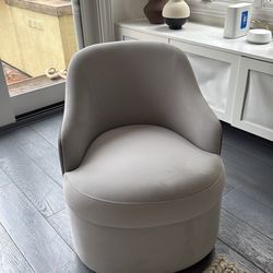 New ACCENT CHAIR