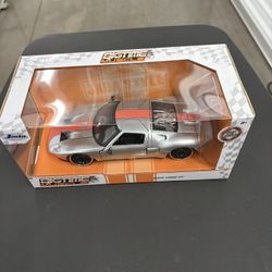 JADA 2005 Ford GT 1:24 Collectible 