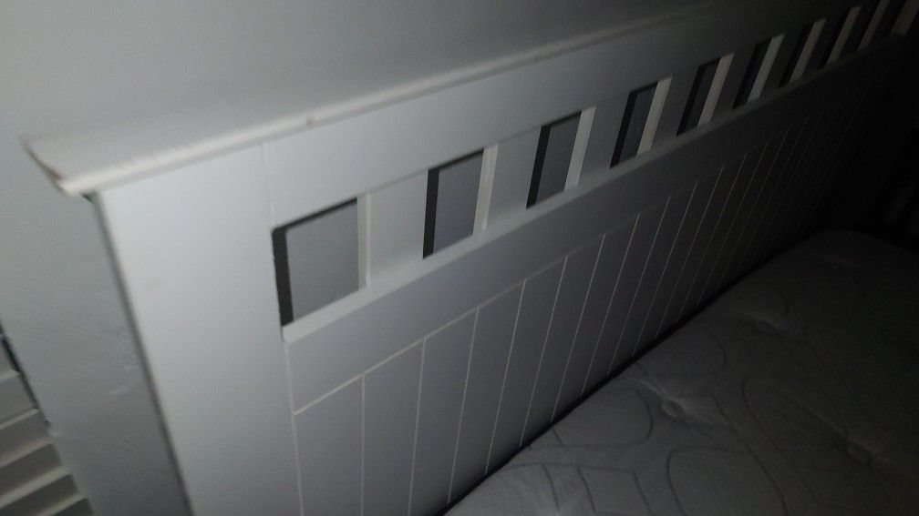 Full Size Bed Frame w/Matress