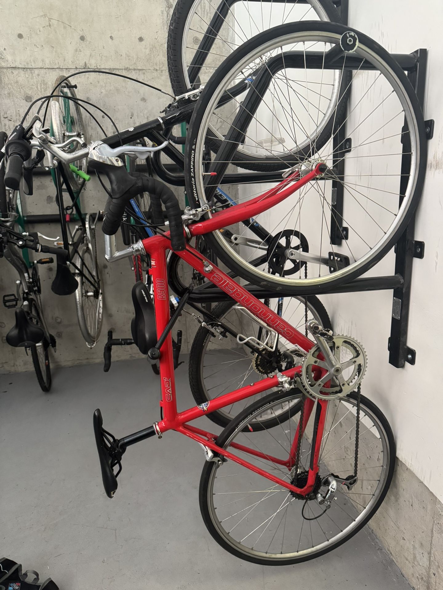 Cannondale r500 road bike