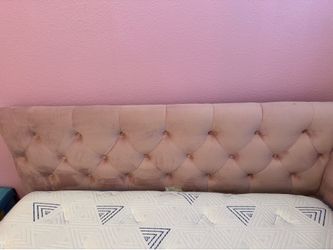 Full Size Bed with Mattress – Excellent Condition