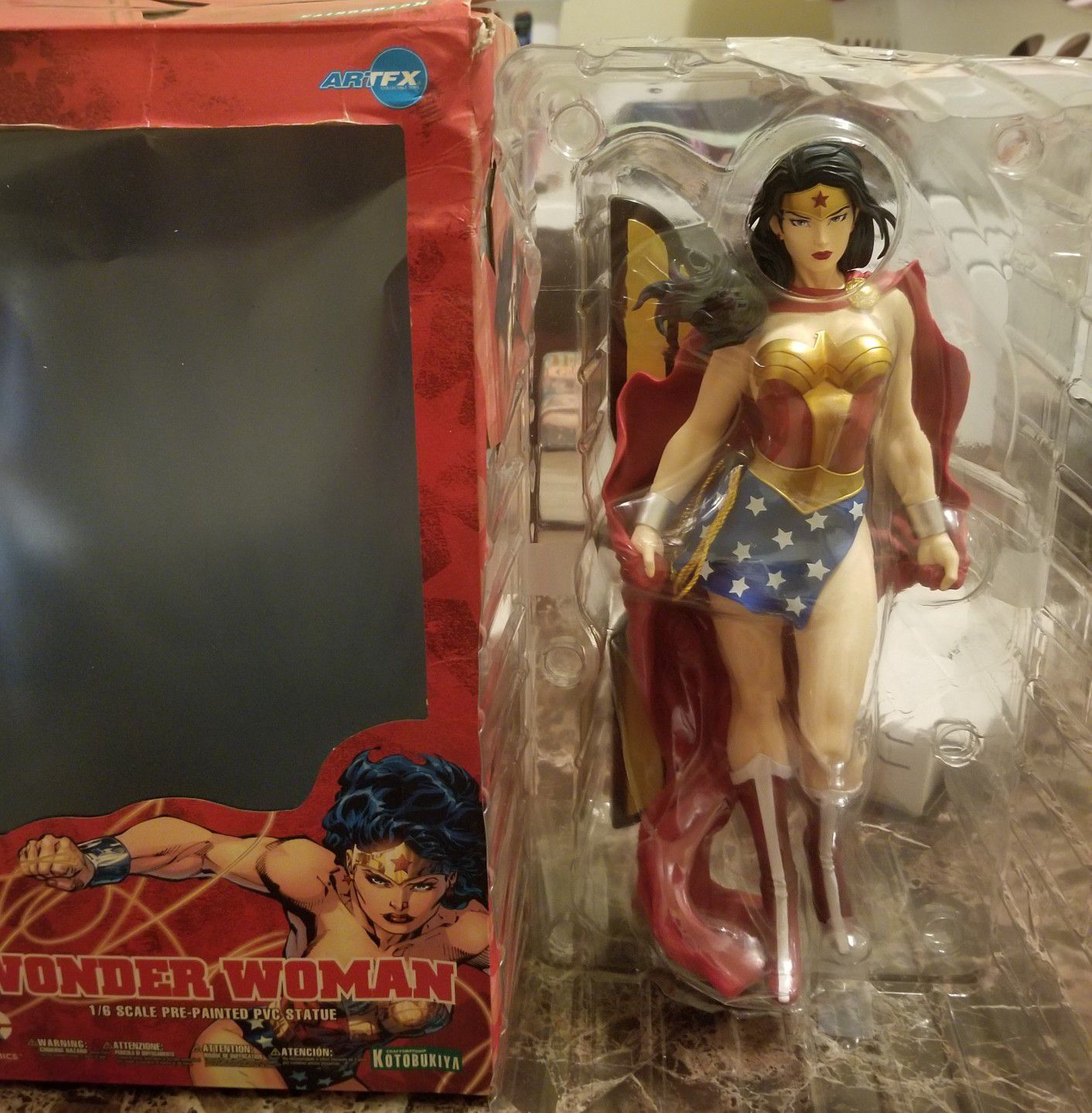 Wonder woman collectible statue