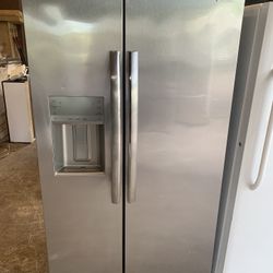 New Frigidaire Refrigerator (counter Depth )