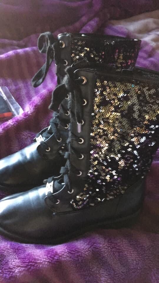 Youth boots size 5Y used once this are like new MIchael Kors brand