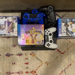 PlayStation 4 + 4 Controllers & 25 Games