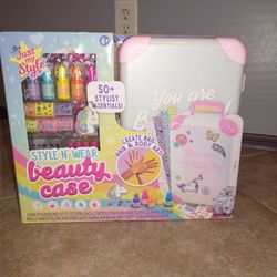 New just my style style n wear beauty case
5 nail polishes, 2 tattoo transfer sheets, 8 nail sticker rolls, sticker sheet, nail adhesive sheet and 30 
