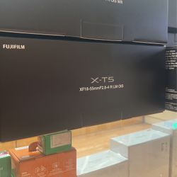 Fujifilm X-T5 With 18-55mm Lens
