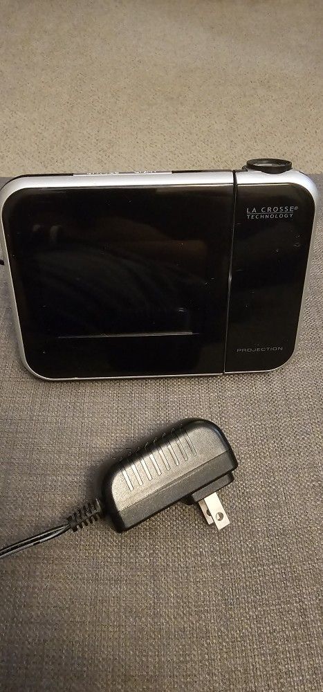 La Crosse Technology Projection Electric Alarm Clock