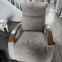 FREE Electric Recliner - Must Pick Up