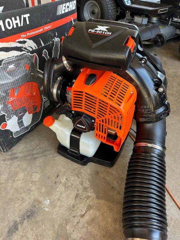 ECHO
220 MPH 1110 CFM 79.9 cc Gas 2-Stroke X Series Backpack Blower with Hip-Mounted Throttle