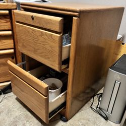 Beautiful Solid Oak Filing Cabinet. Well Maintained.