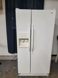 Kenmore refrigerator (Delivery Available)