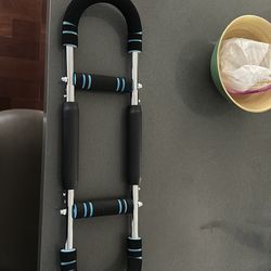 Twisting bar for muscles 💪