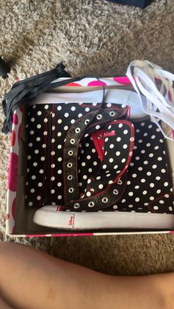 Minnie mouse shoes as