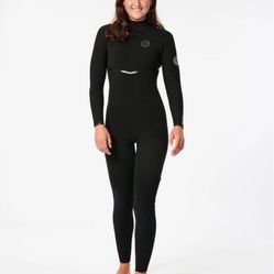 Adult women’s size 14  4/3 Ebomb (E6) ripcurl  Chestie 