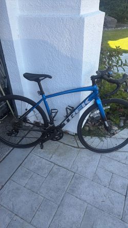 Trek Domane 3 road bike blue