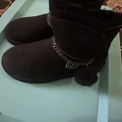 UGG Women Boots .New. Not Free Message For Price