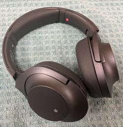 Sony wireless noise canceling stereo headset,selling for parts