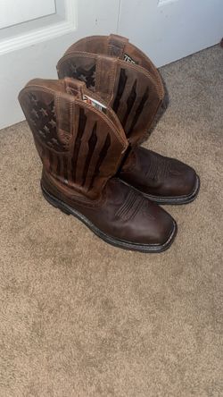 Area steel toe boots size 7EE