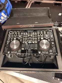 Denon MC6000MK2 + Caja original + Odyssey Flight Case + Cables