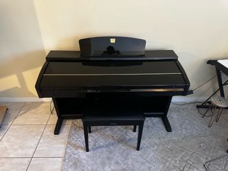 Yamaha Clavinova CVP-403PE 88-Key Weighted Digital Piano – Polished Ebony + Matching Bench