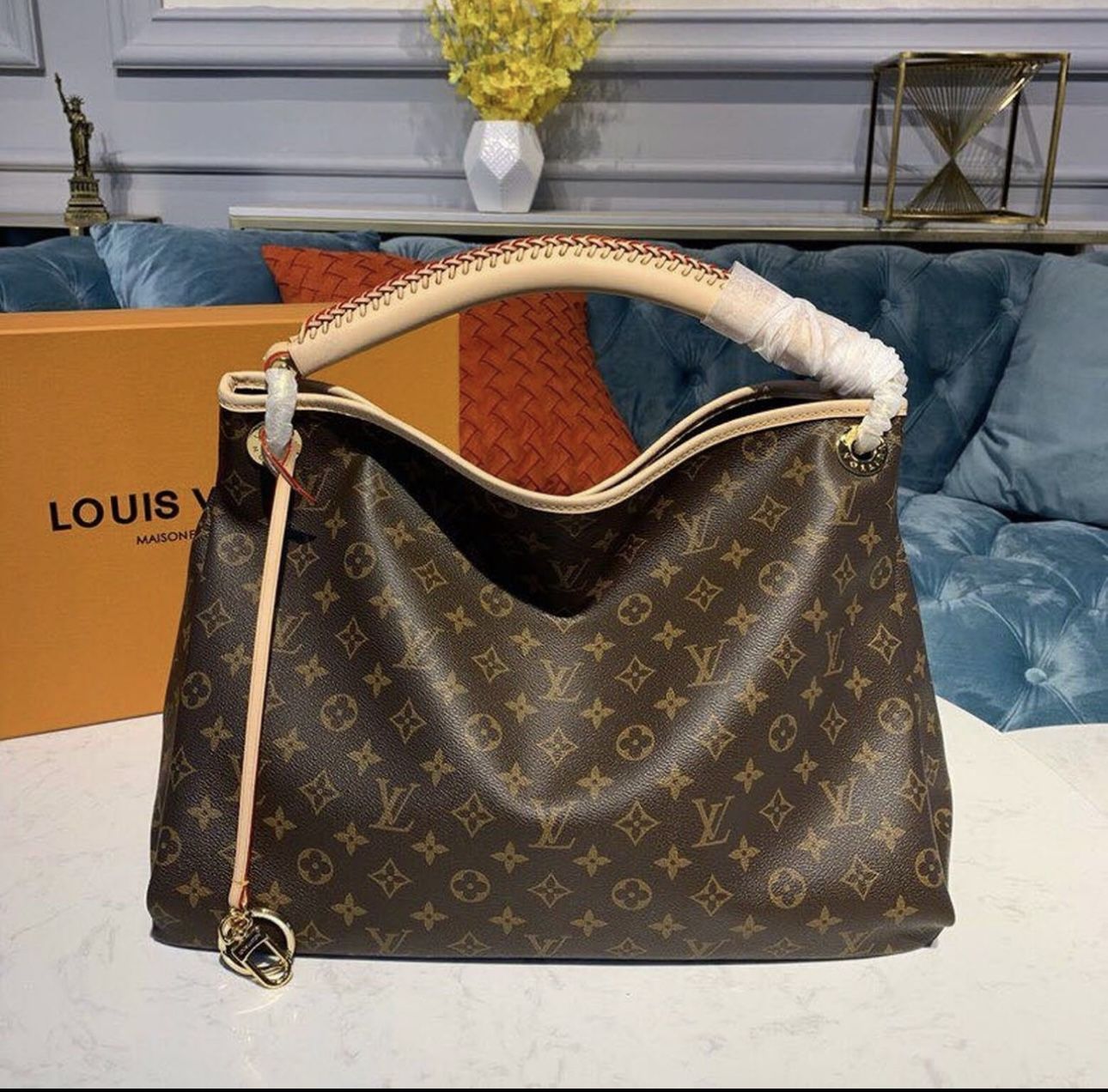 Louis Vuitton LV Monogram Artsy MM|