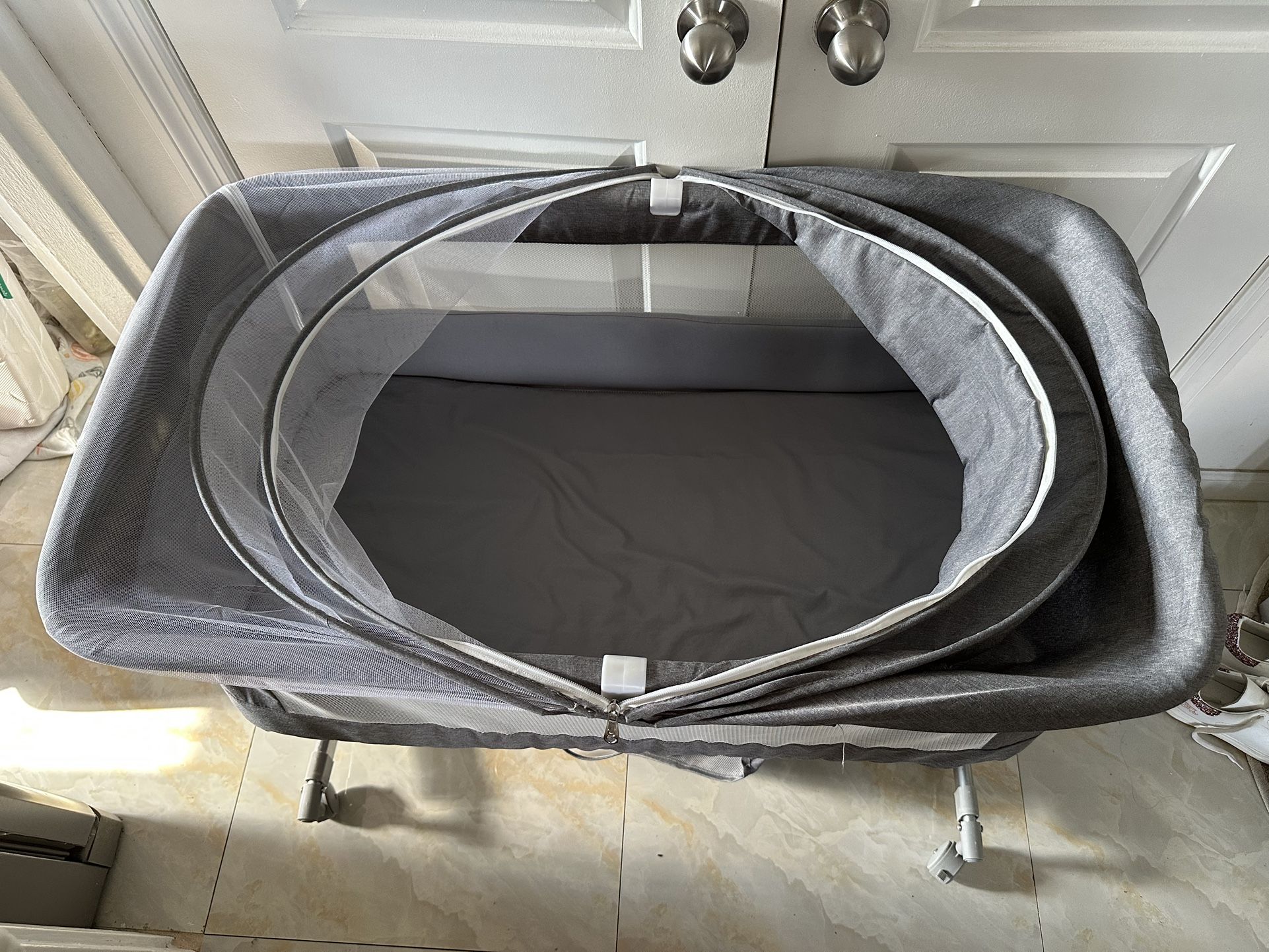 Baby Bassinet - Great Condition
