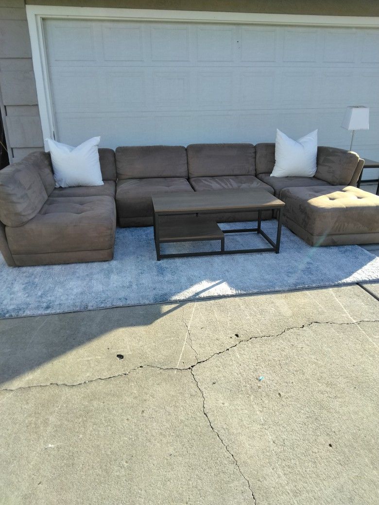 Free Delivery Brown 6 Piece Modular Couch 🛋️