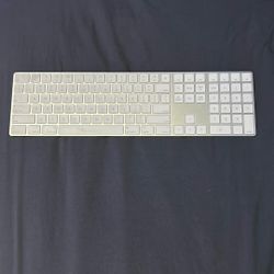 Apple Wired Keyboard 