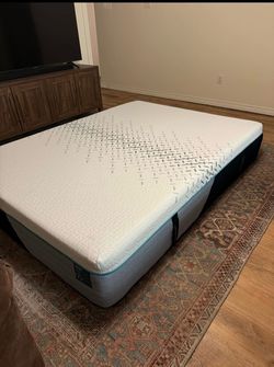 Nectar Premier Hybrid Mattress , Queen, Like New, Excellent Condition