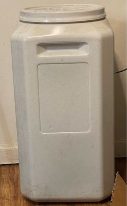 Gamma dog food vault