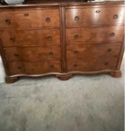 8 drawer dresser with attached mirror